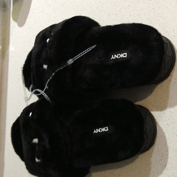 DKNY Palz Slip-On Slippers - Picture 4 of 6